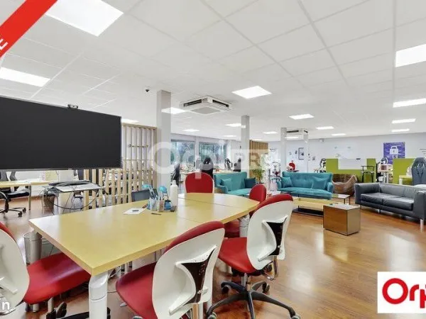 Bureau 416 m²