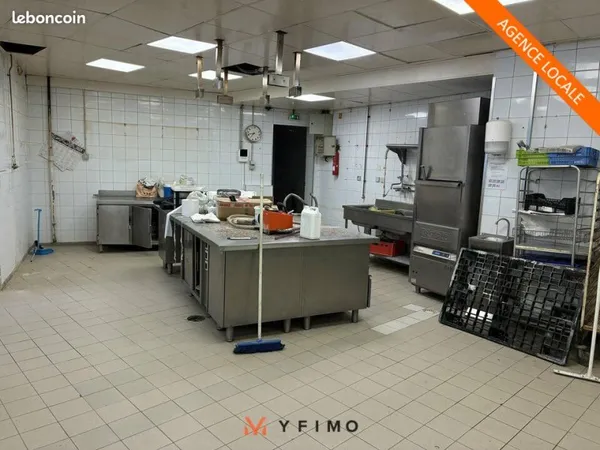 LOCAL COMMERCIAL 320 m² LES MUREAUX
