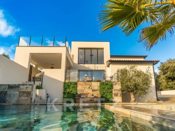 Villa contemporaine avec vue panoramique