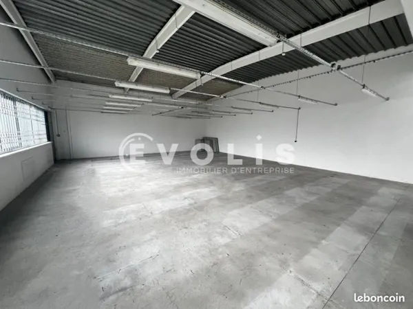 Local industriel 365 m²