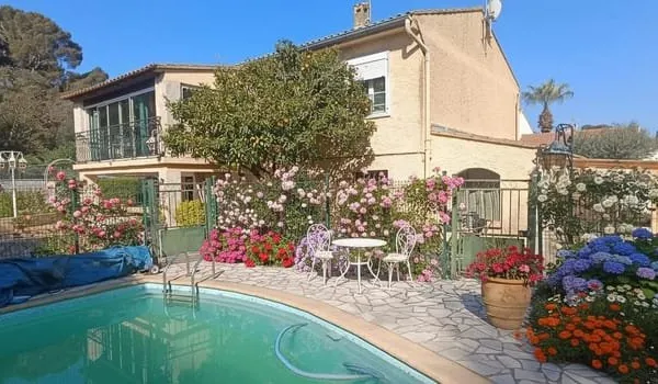 JANAS VILLA F6 INDIVIDUELLE AVEC PISCINE