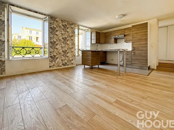 Duplex en dernier étage / quartier Chantiers - Mairie