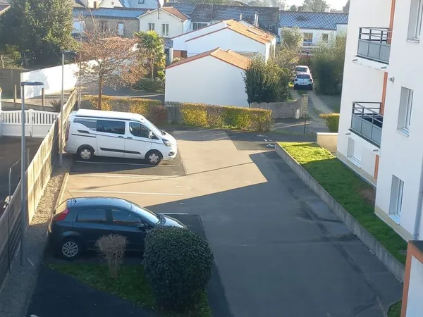 Bouaye -Place de parking extérieure dans résidence sécurisée