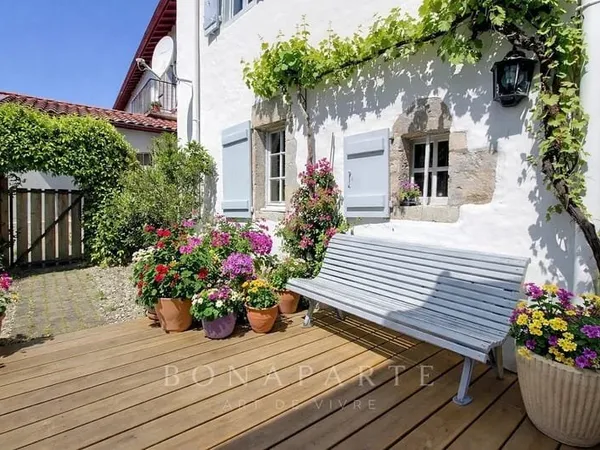 AHETZE - APPARTEMENT AVEC JARDIN