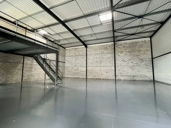 Local d'activité 231 m²