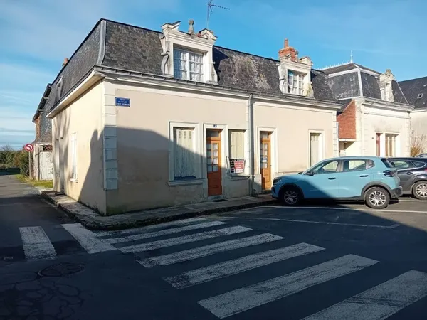 Charme de l'Ancien et Potentiel au coeur du bourg d'Auverse