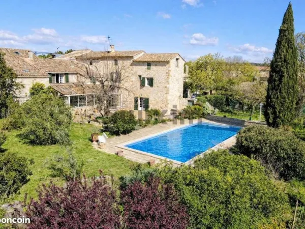 Propriété 11 pièces 250 m²