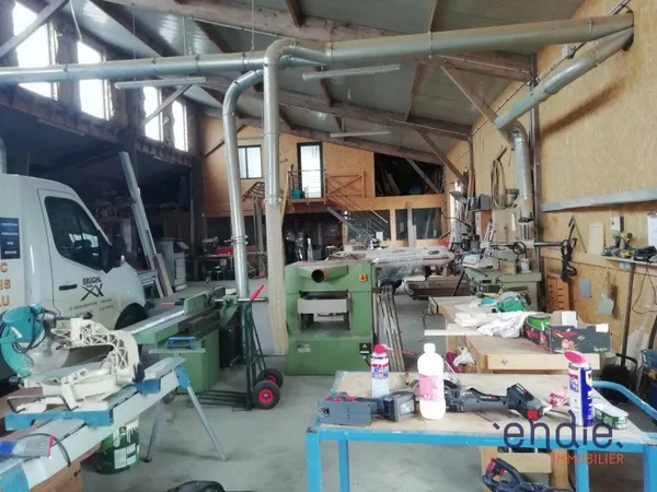 Local industriel 3 pièces 476 m²