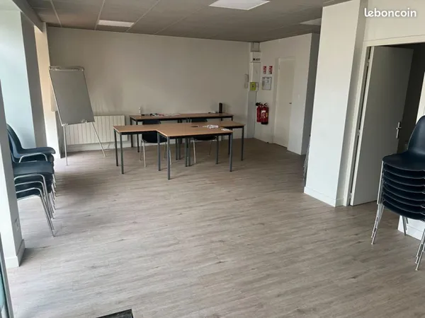 Bureaux 100 m² VILLENEUVE SAINT GERMAIN