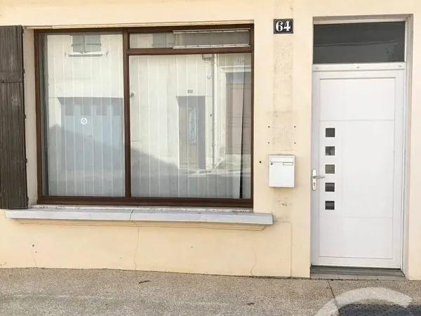 Local 1 pièce 48 m²