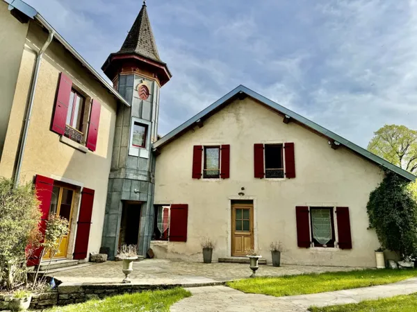 Domaine d'exception au coeur du Jura, dans un écrin naturel prése