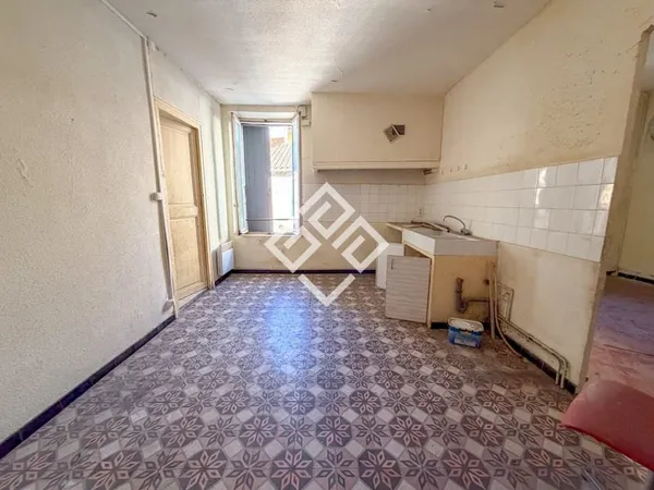 'Henri' Un immeuble à rénover avec garage Narbonne