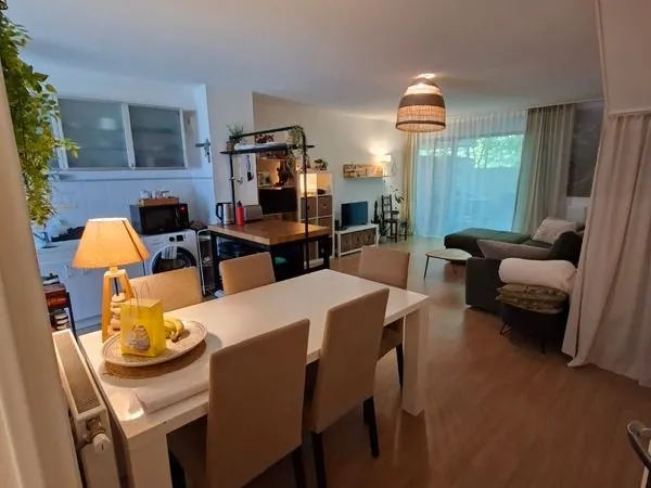 Chambre lumineuse 11m2 avec placard