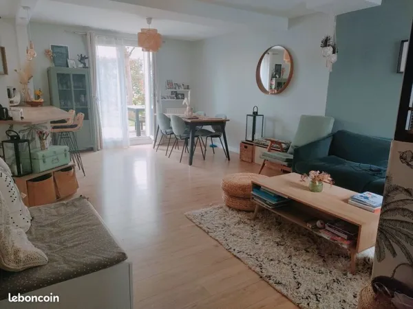 Maison (93 m2 Carrez) 120 m2 au sol avec jardin à Bailly