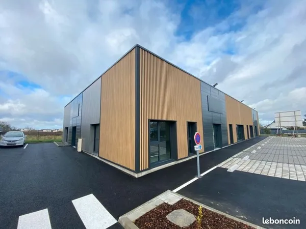 BUREAUX 155 m² LA BOUEXIERE