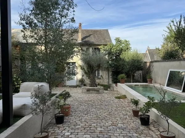 CENTRE HISTORIQUE DE BOURGES HÔTEL PARTICULIER AVEC JARDIN