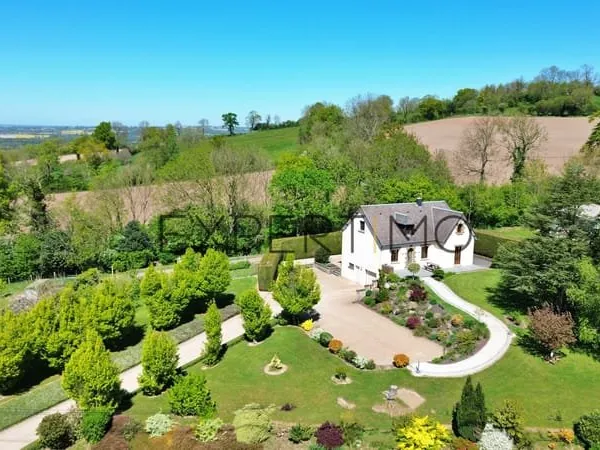BELLE PROPRIÉTÉ AVEC MAISON VIE DE PLAIN PIED ET HERBAGES