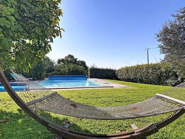 Lieu de caractère au calme avec vue - Piscine et parc