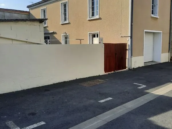 Charmante maison de 132m² habitable avec cour de 100m² à Massais (VAL-EN-VIGNES)