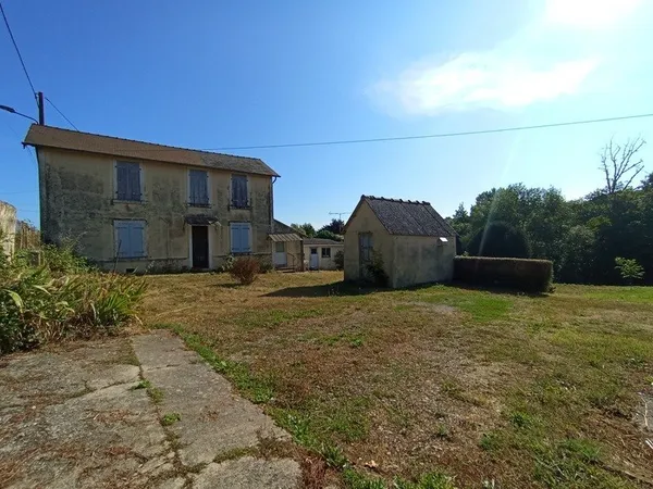 CELLES SUR BELLE (79) à vendre Ensemble immobilier à rénover avec dépendances et grand terrain arbor