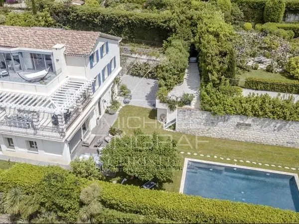 Villa 10 pièces 385 m²