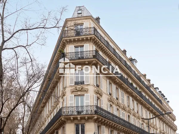 Appartement familial spacieux-immeuble haussmannien d'angle avec gardien-gare du nord