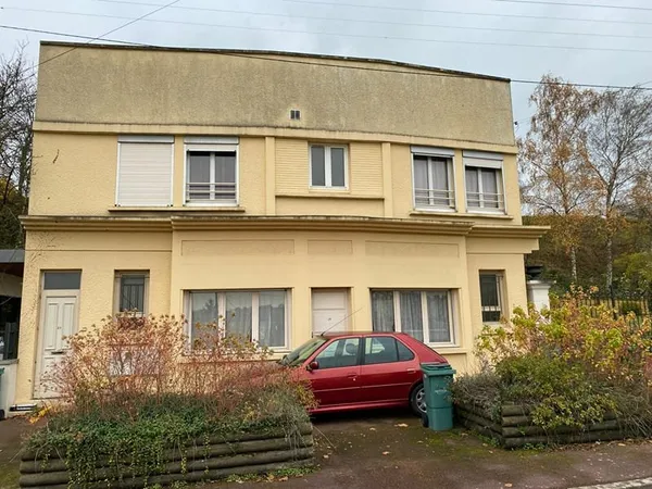 La Ferte Bernard, immeuble avec deux appartements