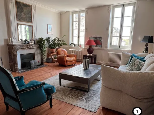 La Rochelle centre - Appartement de caractère 176 m² avec vue sur la place de Verdun + stationnement