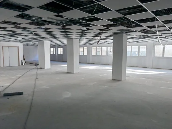 Loue local commercial 430m² en RDC centre ville Toulon