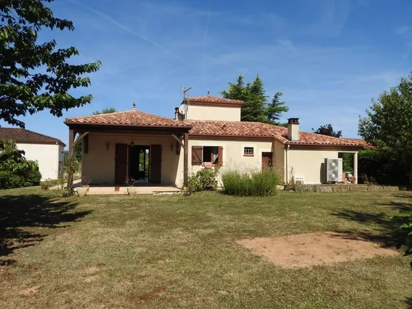 Maison 3 CH Pradines avec terrain 1527m2 + grand Garage