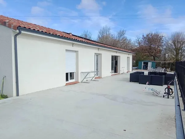 Villa contemporaine de 162 m² sur 4571 m² de terrain avec vue campagne