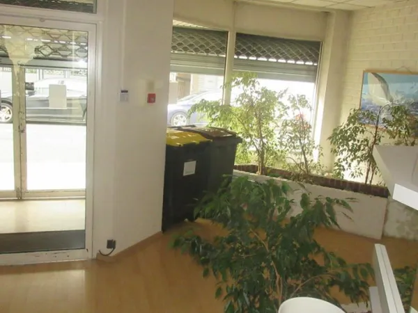 Local 396 m²