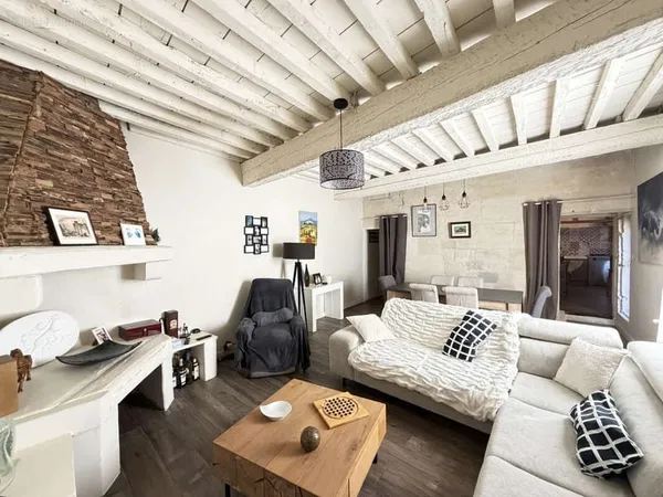 Une maison de pierre, des volumes et une douceur de vivre au coeur de la ville