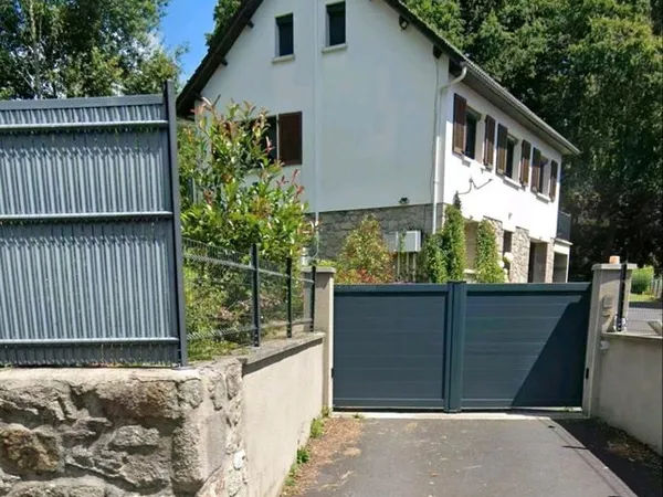 Maison familiale rénovée 110 m² - studio 30 m² à rénover - proche centre - terrain 700 m²