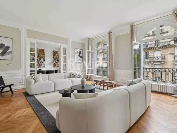 Appartement 8 pièces 308 m²