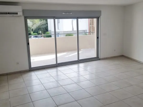 Appartement T4 de 86 m2 avec terrasse 17 m2 et garage , à Ma