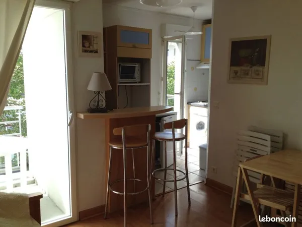 Joli studio meuble avec parking en sous-sol