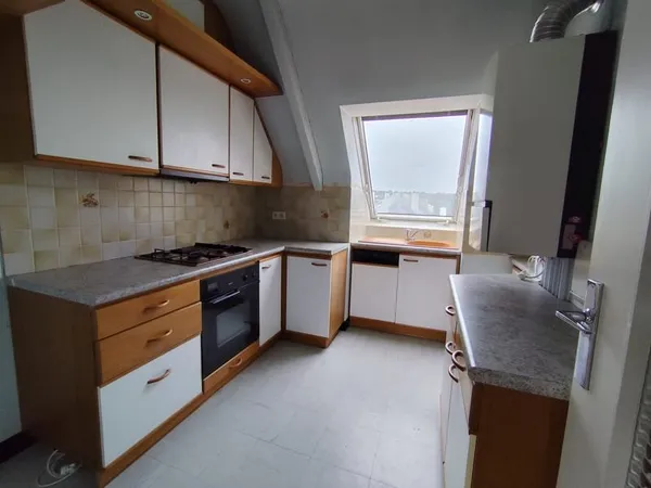 SPACIEUX T3 A RENOVER DANS UNE RESIDENCE EN CENTRE DE LANNIO