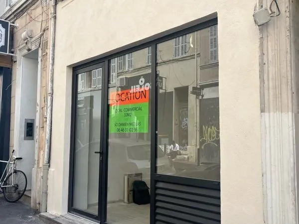Local commercial rue de village