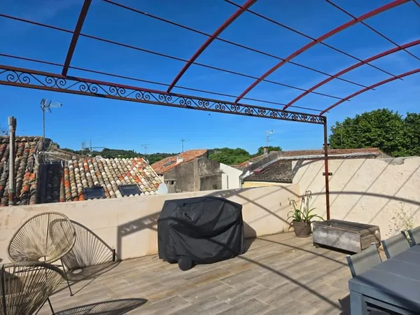 Maison avec remise et terrasse