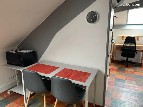 Studio meublé Jean Jaurès dernier étage