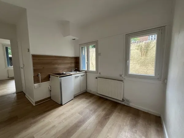 APPARTEMENT F1 BIS NON MEUBLÉ - PROCHE TOUTES COMMODITÉS