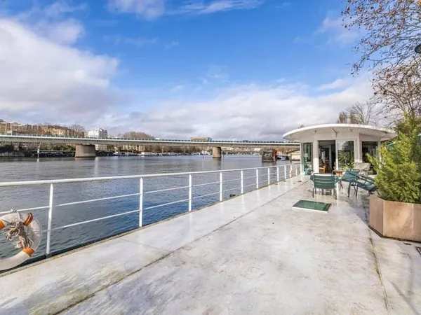 Péniche 7 pièces 250 m²