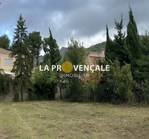 Terrain constructible 1594 m²