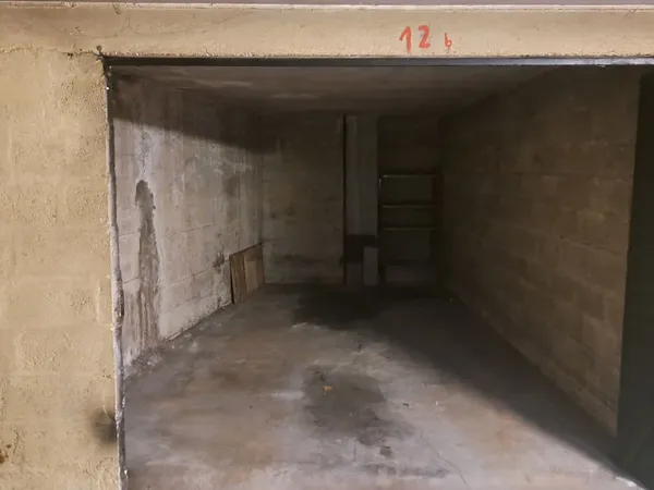 Garage-box en hyper centre