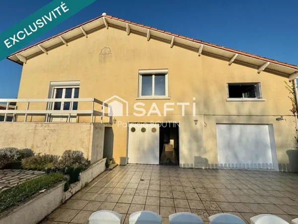 PAVILLON SUR SOUS SOL 3 CHAMBRES ET 3 GARAGES A COULON