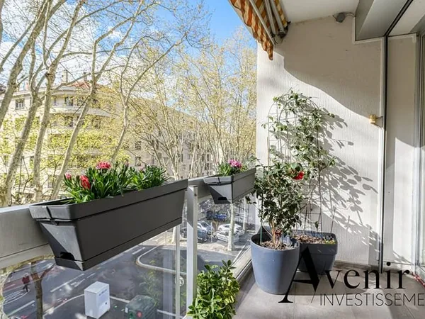 Exclusivité Lyon 6 St Pothin - Appartement rénové T4 de 108m2 - balcons et garage