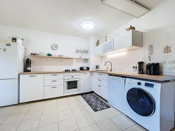APPARTEMENT 2 PIÈCES AVEC PISCINE, CALME ABSOLU