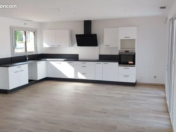 A Louer FEYTIAT secteur La Plagne Maison T5 Standing