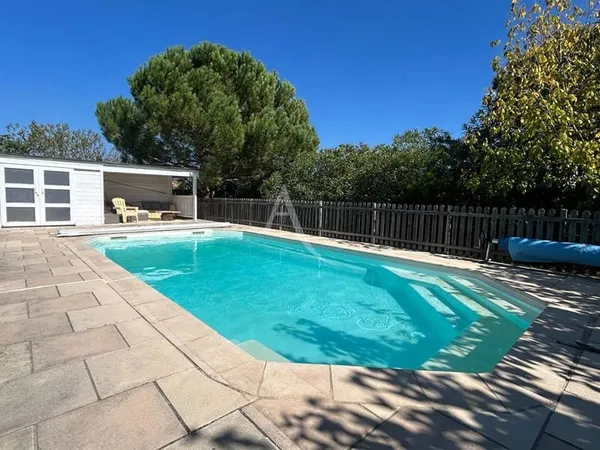 Maison de plain-pied 8 pièces 162 m²